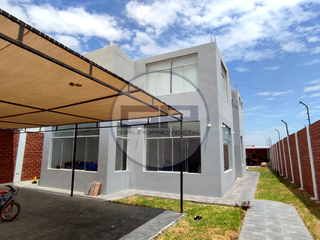 Foto 2 de Casa con piscina, 6 Dormitorios