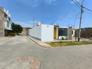 Se Vende Casa Arquitectónica Moderna En Esquina, En Urb. Res. Villa El Periodista 2Da. Etapa