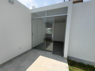 Se Vende Casa Arquitectónica Moderna En Esquina, En Urb. Res. Villa El Periodista 2Da. Etapa