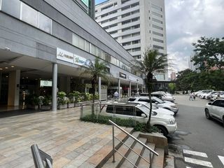 Foto 1 de Local comercial en arriendo y venta Mall platinum superior el poblado medellin