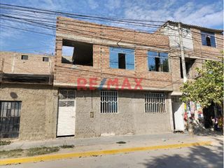 Se Vende Casa Urbana En El Bosque - La Victoria Frente A Parque.W.Barturen