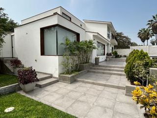 Foto 2 de VENDO LINDA CASA, SUPER PRECIO!, AV LAGUNA GRANDE, LA MOLINA