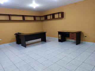 Foto 4 de ALQUILO CASA PARA USO COMERCIAL , CON OFICINAS DE HASTA 30M2 EN CALLE MANUEL A. FUENTES  URB MALIBU SAN ISIDRO