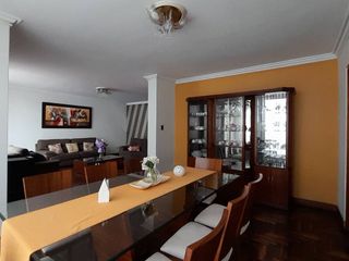 Foto 10 de SE VENDE HERMOSA CASA CON PISCINA SAN BORJA CERCA PARQUE EL RENACIMIENTO