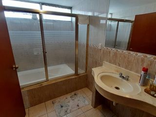 Foto 17 de SE VENDE HERMOSA CASA CON PISCINA SAN BORJA CERCA PARQUE EL RENACIMIENTO