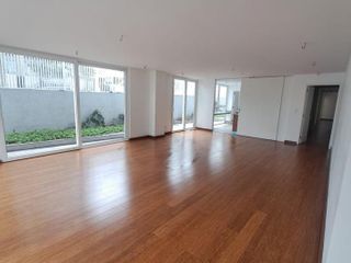 FLAT DE ESTRENO CON GRAN TERRAZA - TIPO CASITA - PRIMER PISO - 3 COCHERAS - DEPÓSITO