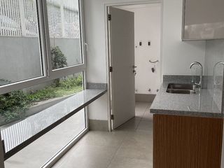 FLAT DE ESTRENO CON GRAN TERRAZA - TIPO CASITA - PRIMER PISO - 3 COCHERAS - DEPÓSITO