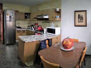 Foto 8 de SURCO VENTA 1ER PISO (NO TIENE AIRES) 230 M2 3 DORM TERRAZA + JARDIN  + 1 COCHERA