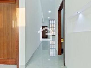 Villa Modelo de 2 Habitaciones con Diseño en Doble Altura y Cocina Americana en Urbanización Privada en Machala