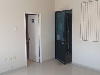 Foto 11 de Local comercial de alquiler en manta zona norte