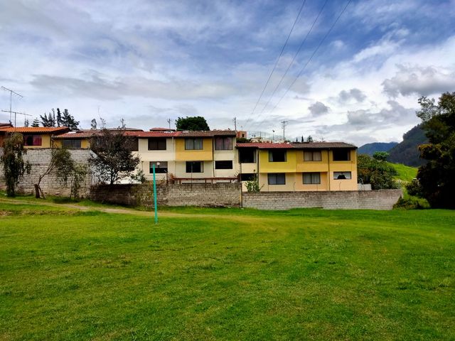 Vendo casa de 5 habitaciones, sector la Armenia, se acepta Biess