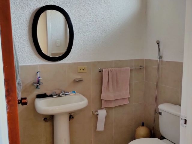 Vendo casa de 5 habitaciones, sector la Armenia, se acepta Biess