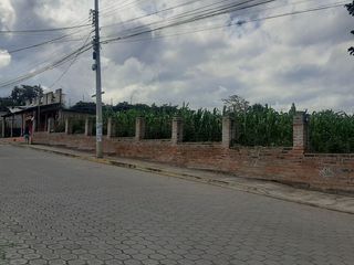 Foto 2 de CHECA, vendo terreno 1.500m, con casa y local comercial, servicios básicos