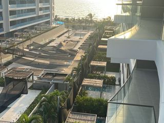 Apartamento moderno con vista al mar