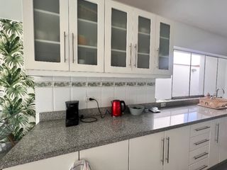 VENDO BELLA CASA IMPECABLE CON PISCINA, 4 DORMITORIOS ACABADOS A1