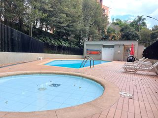 Apartamento amplio y comodo en Envigado-Medellín. Servicios públicos y administración incluidos en el precio. 3 habitaciones, 2 baños, sala-comedor y cocina equipada