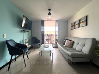 Apartamento amplio y comodo en Envigado-Medellín. Servicios públicos y administración incluidos en el precio. 3 habitaciones, 2 baños, sala-comedor y cocina equipada