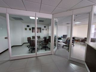Vendo amplia oficina edificio The Point Puerto Santa Ana Guayaquil
