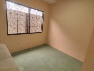 Departamento en Alquiler en Urdesa Central, Planta Baja, 2 Habitaciones, 1 Baño, Norte de Guayaquil.