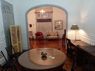 Foto 2 de Flores Norte Alquiler de casa tipo duplex 170 mts - 3 cuartos 2 baños - AMOBLADA hasta 7 personas o Profesional vacia