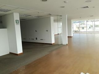 Oficina implementada en Venta de 231m2 con vista calle en Santiago de Surco
