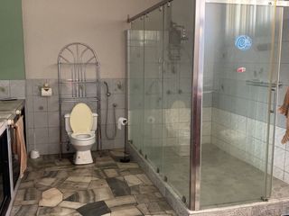 Foto 10 de casa comercial de venta en manta avenida 113