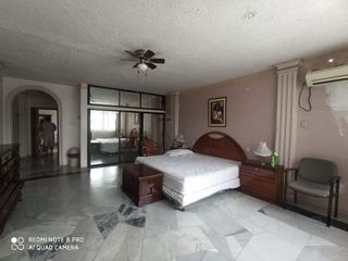 Foto 15 de casa comercial de venta en manta avenida 113