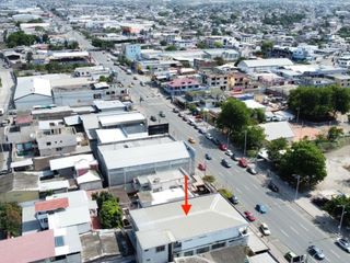Foto 5 de casa comercial de venta en manta avenida 113