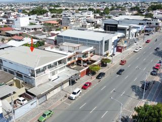 Foto 3 de casa comercial de venta en manta avenida 113