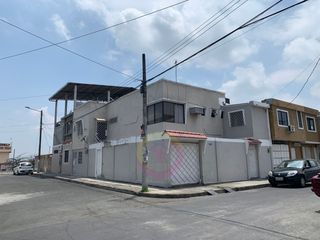 Vendo casa esquinera en Sauces 9, diagonal a Correos del Ecuador