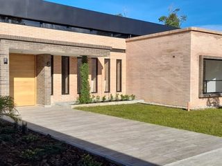 Foto 1 de New, Modern Home in Community with Lakes, Sports Areas and Nature Trails, La Ceja