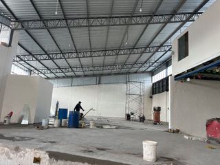 RENTO BODEGA 750m2, LA CRISTIANIA, AV. ELOY ALFARO, NORTE DE QUITO