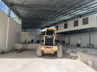 RENTO BODEGA 750m2, LA CRISTIANIA, AV. ELOY ALFARO, NORTE DE QUITO