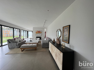 PRECIOSA CASA EN ALQUILER RECIEN REMODELADA EN AURORA, MIRAFLORES