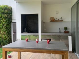 RENTA CASA URBANIZACIÓN PRIVADA 4 DORMITORIOS SECTOR TANDA