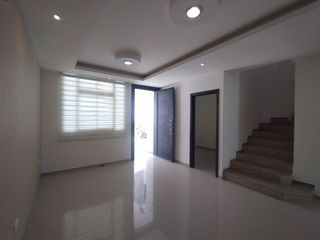 Foto 3 de Casa en arriendo en Ciudad Jardín.