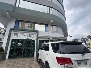 Oficina de renta en sector norte de Quito, cerca de Carolina