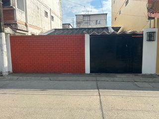 Foto 1 de VENDO CASA DE 3 DORMITORIOS EN GUAYACANES FRENTE A PARQUE