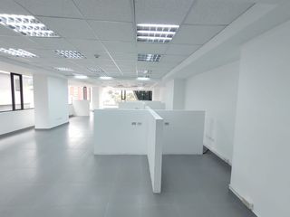 Foto 1 de RENTO 2 OFICINAS  EN  UN MISMO PISO SECTOR NNUU CERCA CENTROS COMERCIALES CCI, CARACOL
