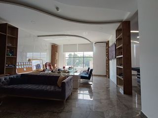 Foto 1 de Venta de Edificio/Oficina Comercial amoblado en la Cooperativa La Fragata, Guayaquil-Ecuador