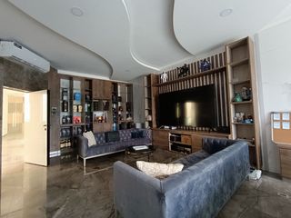 Foto 2 de Venta de Edificio/Oficina Comercial amoblado en la Cooperativa La Fragata, Guayaquil-Ecuador