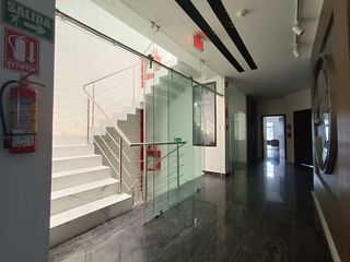 Foto 4 de Venta de Edificio/Oficina Comercial amoblado en la Cooperativa La Fragata, Guayaquil-Ecuador