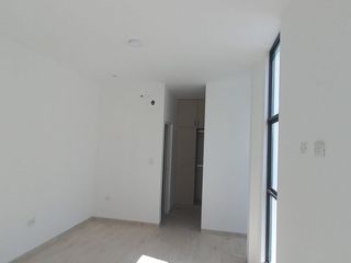 Venta de Casa de estreno 3 pisos con Piscina en Piura