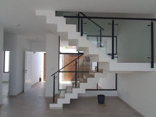 Foto 4 de Venta de Casa de estreno 3 pisos con Piscina en Piura