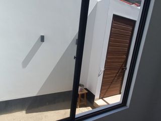 Venta de Casa de estreno 3 pisos con Piscina en Piura