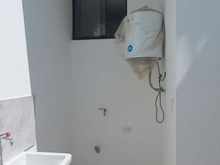 Venta de Casa de estreno 3 pisos con Piscina en Piura