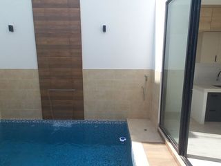 Foto 5 de Venta de Casa de estreno 3 pisos con Piscina en Piura