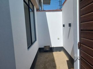 Venta de Casa de estreno 3 pisos con Piscina en Piura