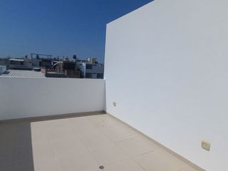 Foto 34 de Venta de Casa de estreno 3 pisos con Piscina en Piura