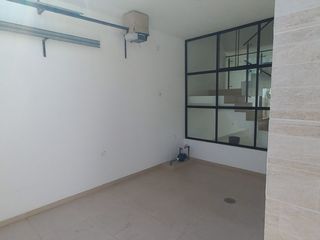 Venta de Casa de estreno 3 pisos con Piscina en Piura